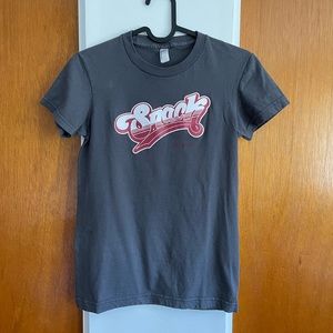 New mint condition 416 Snackbar staff tee xs